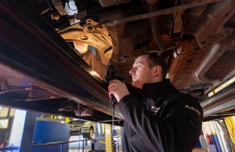 Mechanic carrying out MOT test